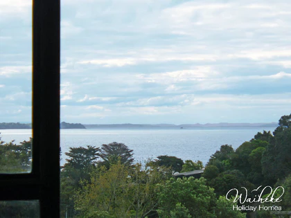 Enclosure Bay Cottage